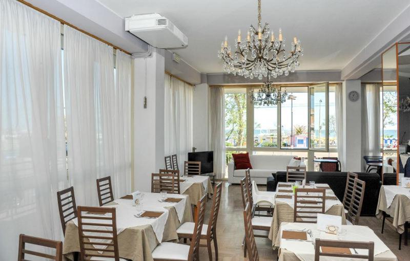 Hotel Los Angeles - Fronte Mare ริชชิโอเน ภายนอก รูปภาพ