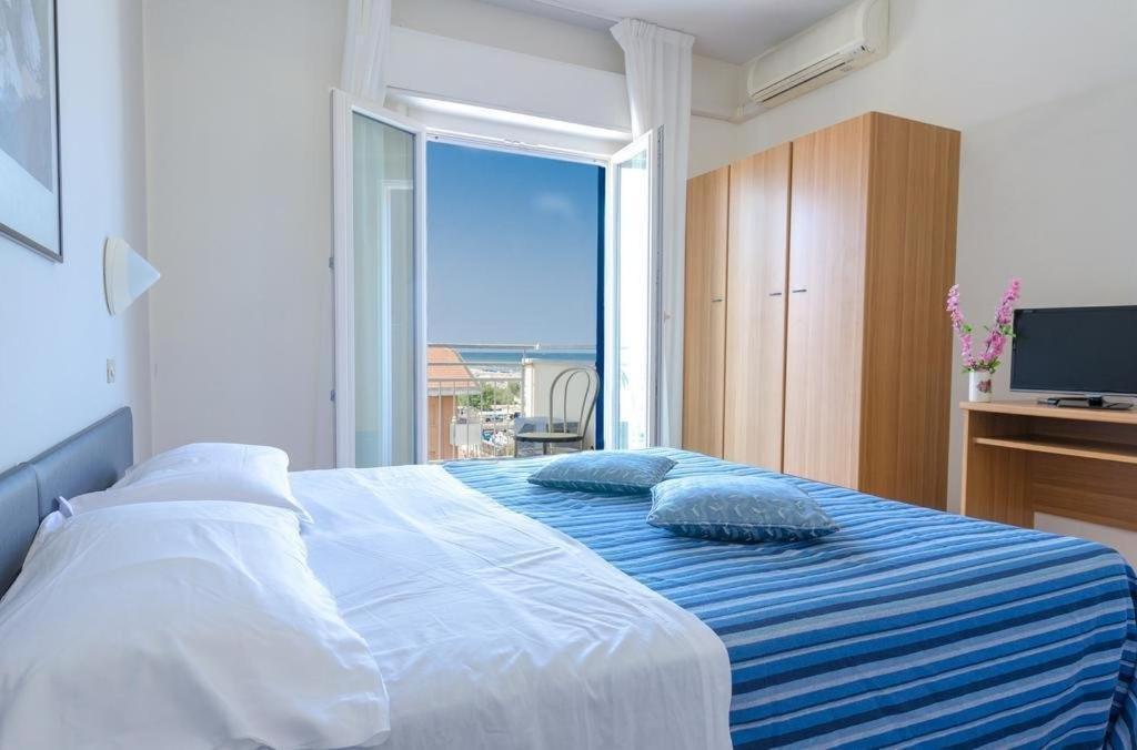 Hotel Los Angeles - Fronte Mare ริชชิโอเน ภายนอก รูปภาพ