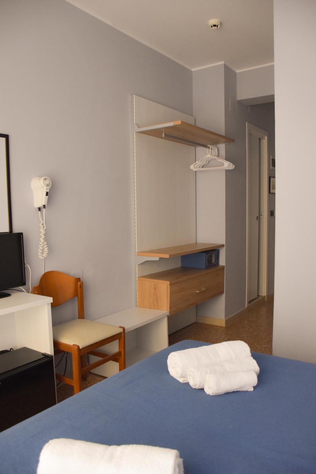Hotel Los Angeles - Fronte Mare ริชชิโอเน ภายนอก รูปภาพ