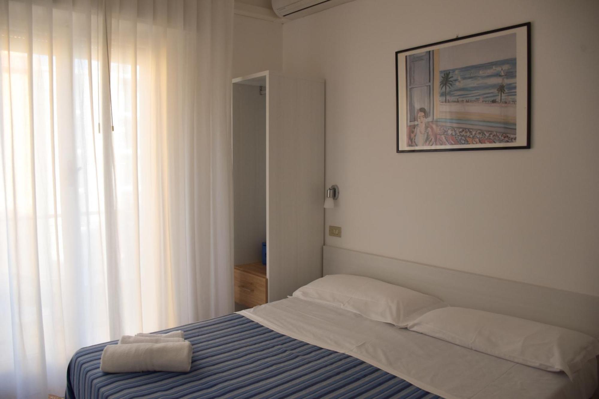 Hotel Los Angeles - Fronte Mare ริชชิโอเน ภายนอก รูปภาพ