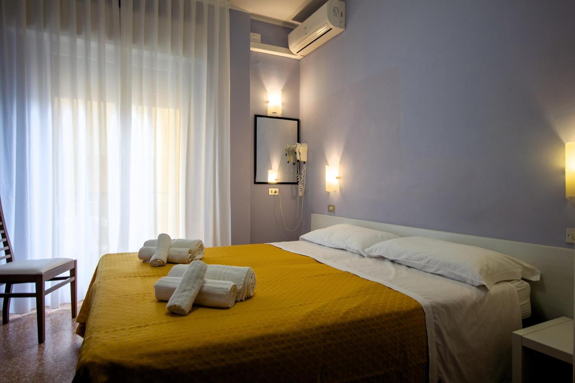 Hotel Los Angeles - Fronte Mare ริชชิโอเน ภายนอก รูปภาพ