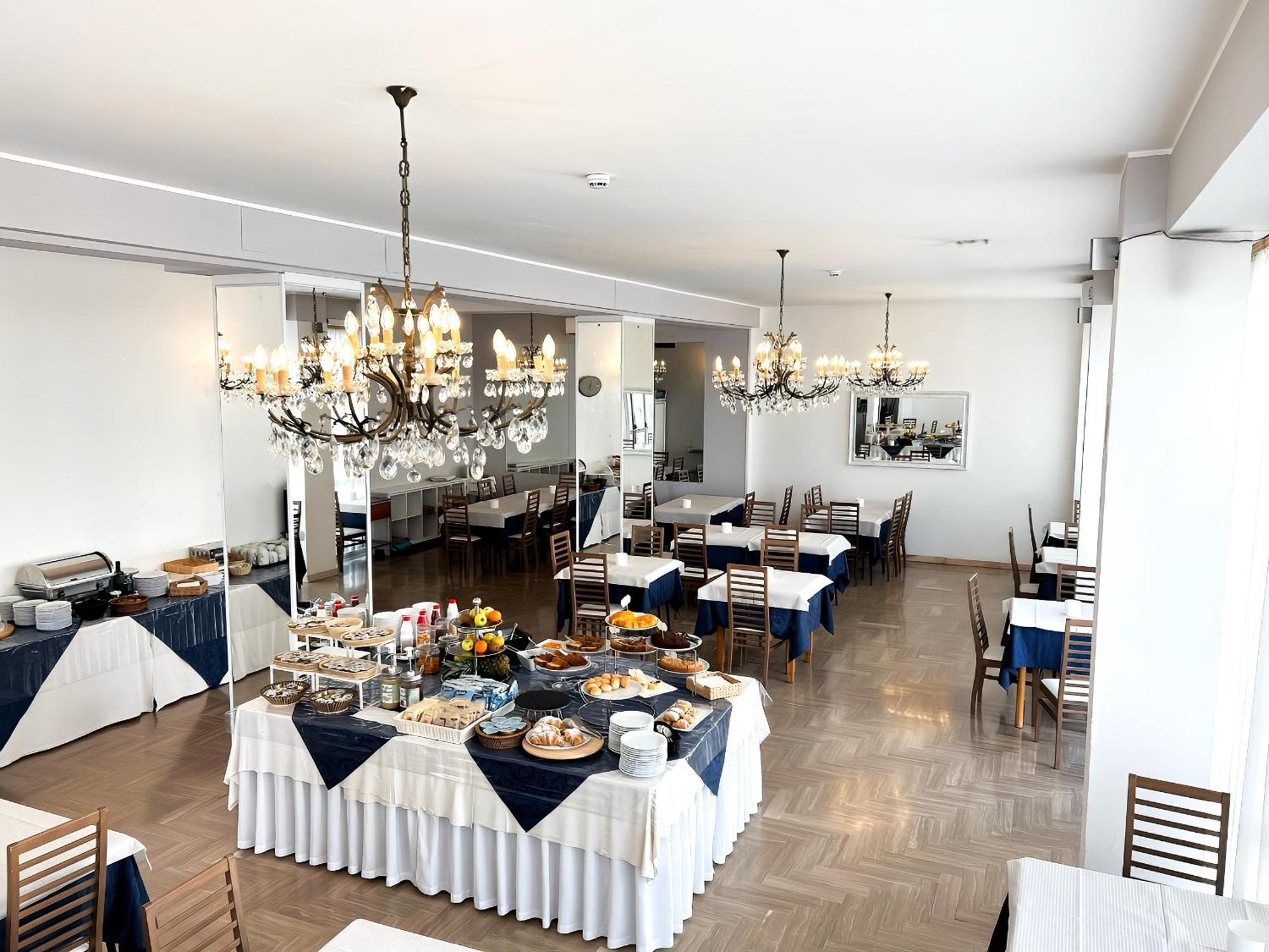 Hotel Los Angeles - Fronte Mare ริชชิโอเน ภายนอก รูปภาพ